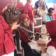 Bakti Kemerdekaan Angkatan 45 Bagikan Kacamata Gratis untuk 150 Warga di Padang