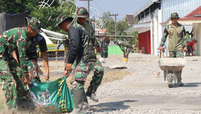 Wujudkan Fasum Nyaman: Satgas TMMD 129 Bojonegoro Bersih-Bersih Kawasan Rest Area Terpadu