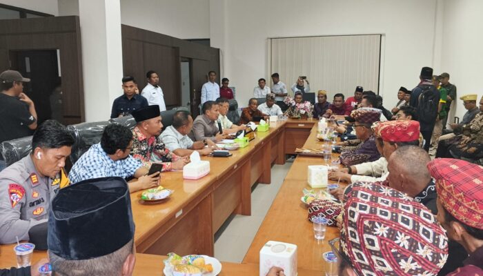 Masyarakat Geruduk Kantor Pemda dan DPRD Tubaba