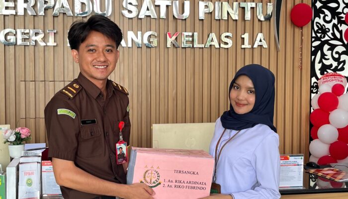 Kejari Padang Limpahkan Perkara Dugaan Korupsi Rika Ardinata dan Riko Febrindo ke Pengadilan