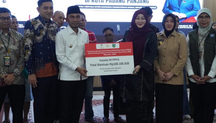 Dari Kursi Roda hingga Modal Warung, 59 Warga Padang Panjang Terima Bantuan ATENSI