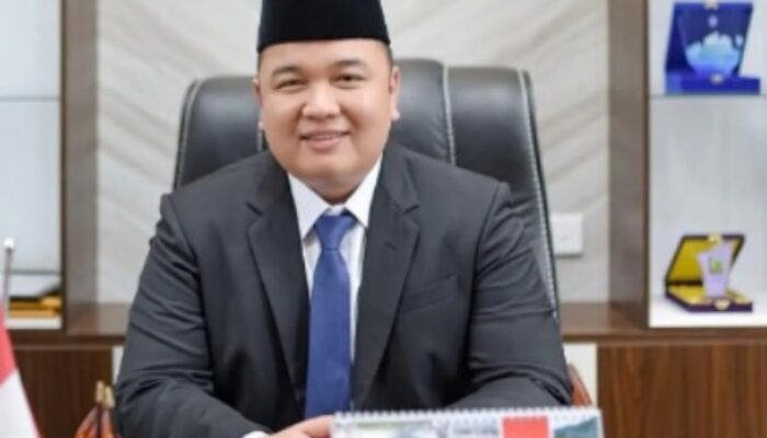 WAKIL KETUA DPRD SUMBAR NANDA SATRIA IMBAU WARGA PADANG KURANGI AKTIVITAS LUAR RUANGAN DI TENGAH KABUT ASAP