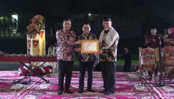 Transparan Kelola Anggaran, Pemprov Sumbar Raih Penghargaan dari Komisi Informasi