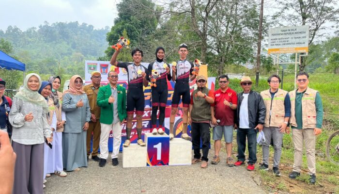 Balap Sepeda Padang Sumbang Emas dari Nomor Cross Country Relay