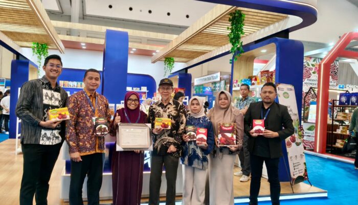 Siti Nurbaya Food, UMK Mitra Binaan KAI Divre II Sumbar, Raih Terbaik II Indonesia Halal Industry Awards 2026