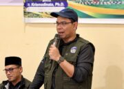 Rektor UNP Turun Langsung Salurkan Bantuan bagi Korban Bencana di Kabupaten Solok