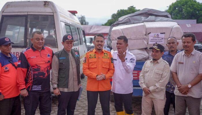 Pemkab Lima Puluh Kota Salurkan Bantuan untuk Korban Banjir Bandang Solok