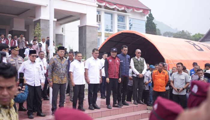 Kemensos Serahkan Bantuan Rp358,8 Juta untuk Warga Terdampak Bencana di Kabupaten Solok